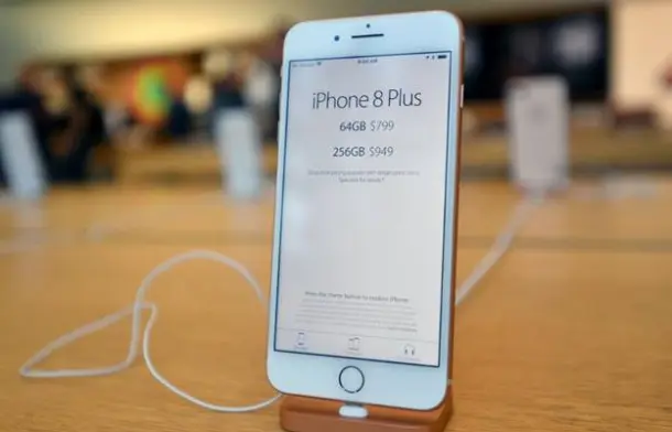 Giá iPhone 8 tại Việt Nam đã rẻ hơn Singapore