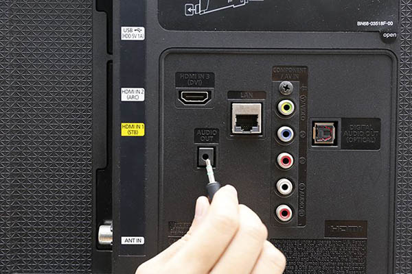 Cách kết nối tivi với loa qua jack cắm 3.5 mm