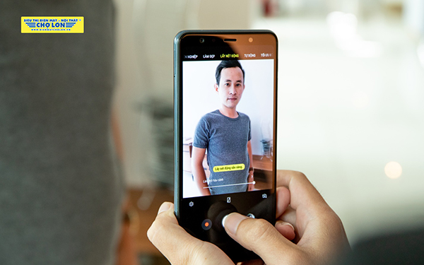 Đánh giá Galaxy A7 (2018): Tiếp cận gần hơn đến phân khúc cao cấp