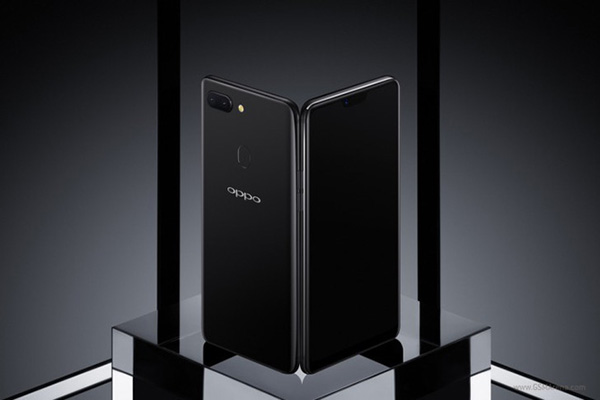 OPPO R15 cũng được trang bị màn hình OLED kích thước 6.28 inch FHD+ tỉ lệ 19:9 đi kèm với thiết kế “tai thỏ” trên đỉnh máy. Tổng diện tích màn hình trên mặt trước 90%, mặt lưng được hoàn thiện bằng thủy tinh làm cong 2.5D. OPPO R15 sở hữu thiết kế hai mặt kính cao cấp kết hợp cùng khung viền kim loại chắc chắn.