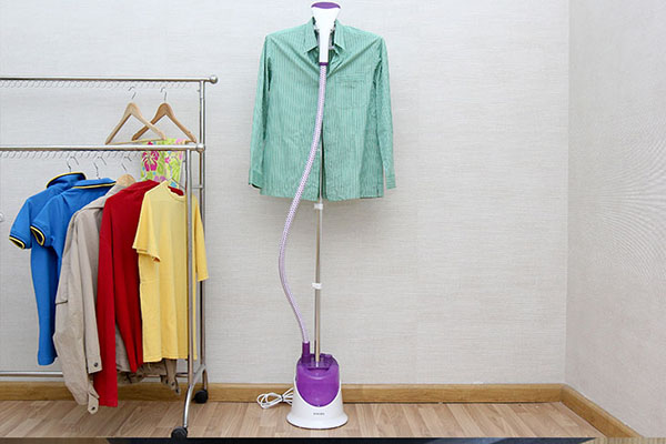Tại sao bạn nên dùng bàn ủi hơi nước đứng