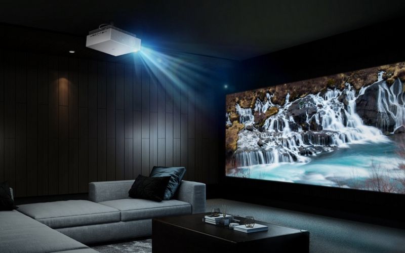 Chọn máy chiếu có cường độ sáng phù hợp với không gian