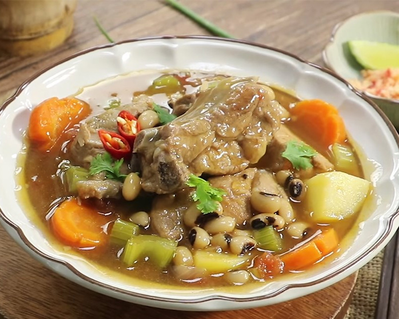 Hầm sườn bằng nồi áp suất điện