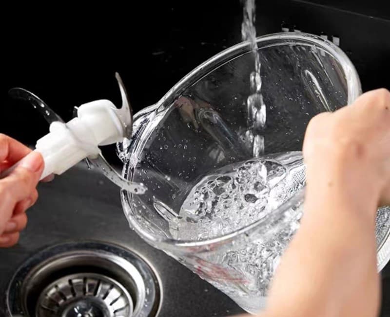 Làm sạch các bộ phận của máy xay thịt