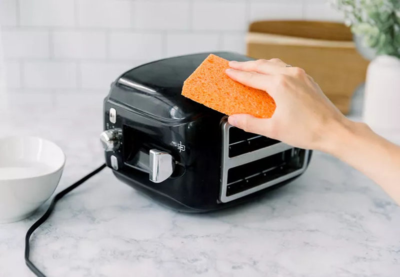 Lau bên ngoài máy nướng bánh mì Sandwich