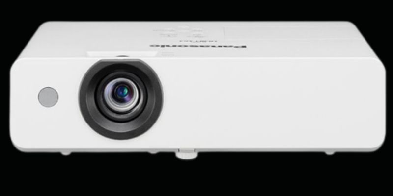 Máy chiếu Panasonic PT-LB383