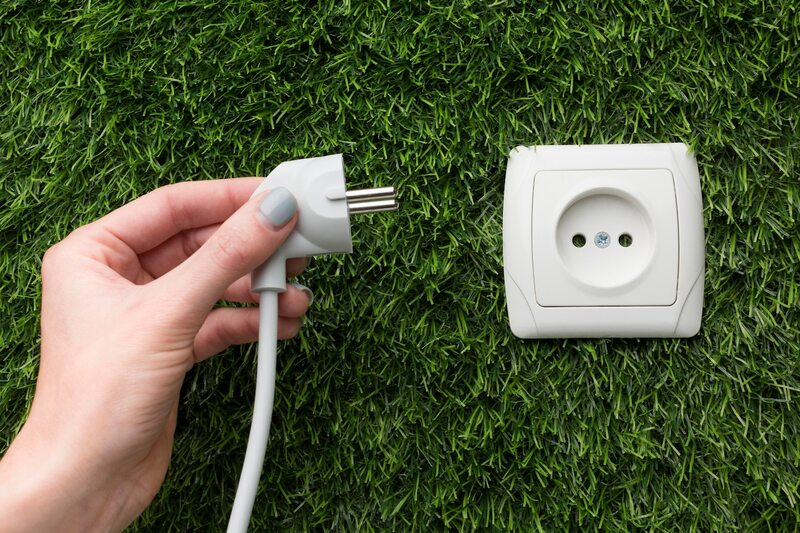 Phích cắm hoặc công tắc bị lỏng có thể gây ra máy hoạt động chập chờn.