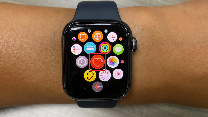 Nhấn vào biểu tượng trái tim để đo nhịp tim trên Apple Watch