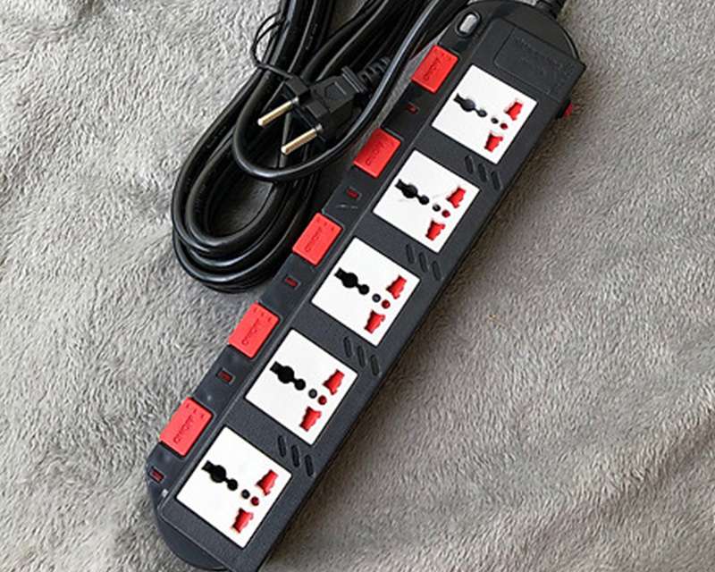 Ổ cắm điện 3 chấu