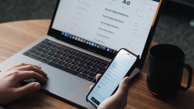 Tại sao nên kết nối để điều khiển Macbook bằng iPhone