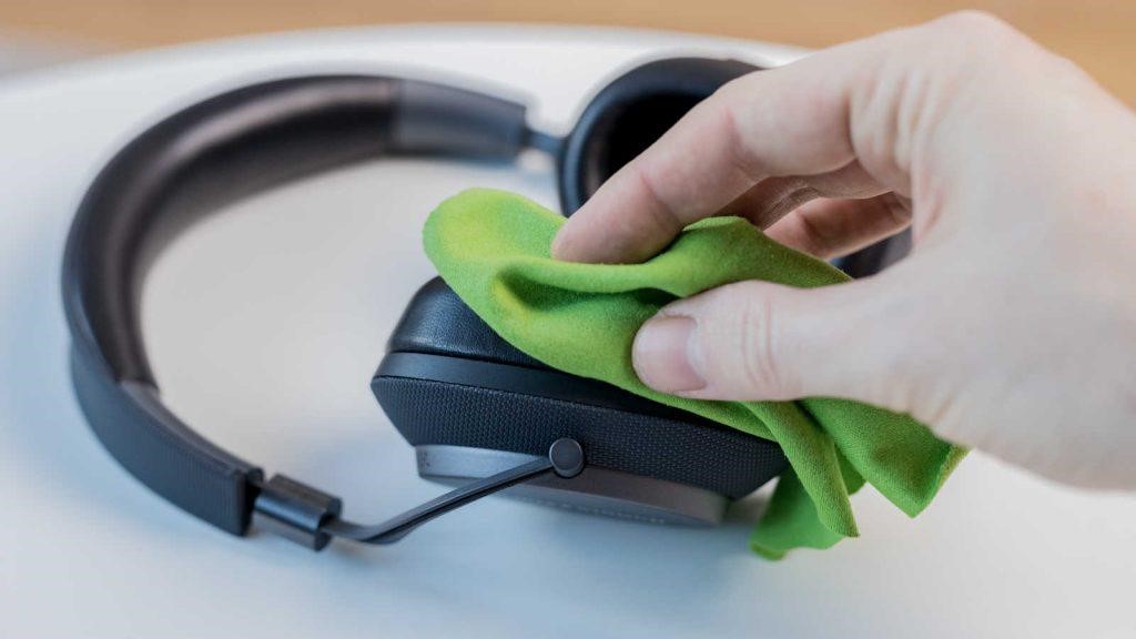 Cách vệ sinh Airpod