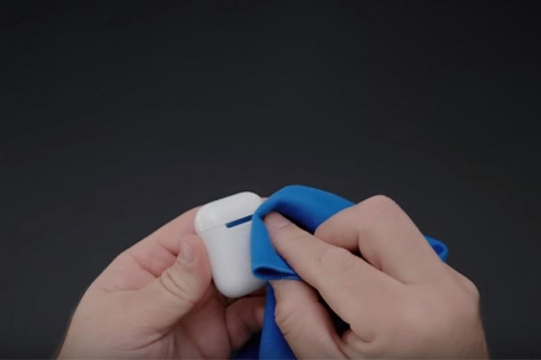 cách vệ sinh airpod
