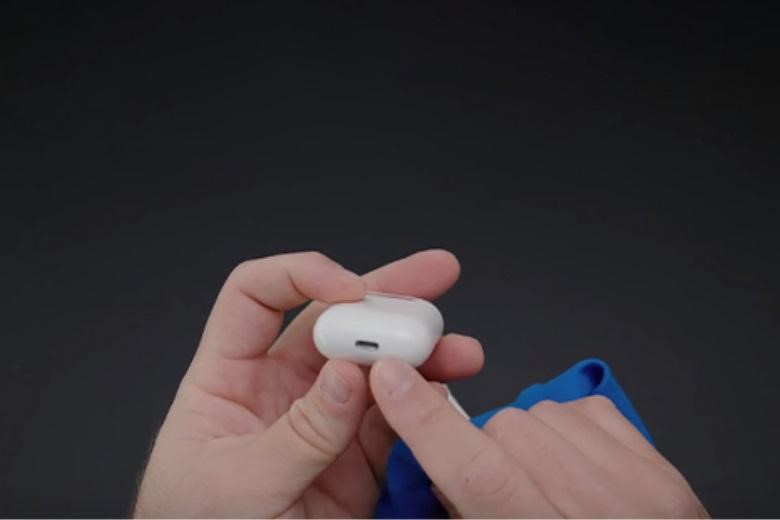 Cách vệ sinh Airpod