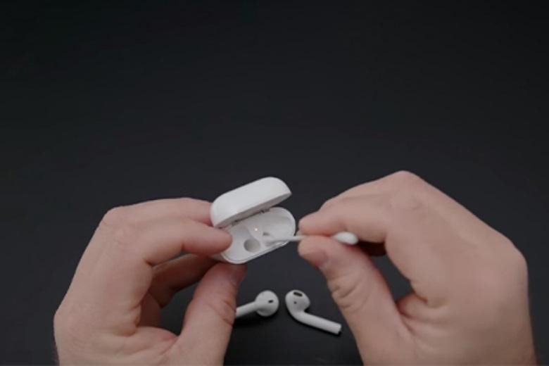 Cách vệ sinh Airpod