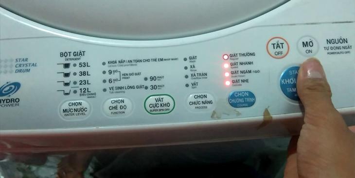 den-nhap-nhay-bao-loi-Toshiba