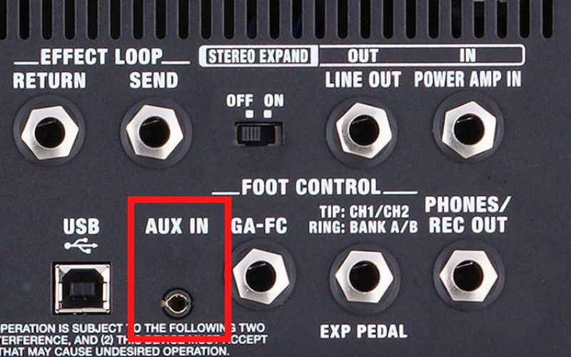 Cổng AUX IN trên amply