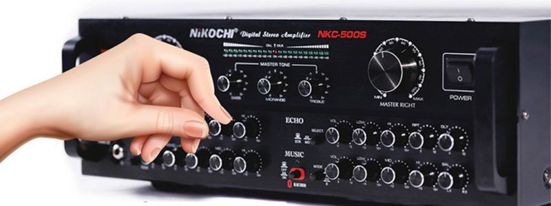 Điều chỉnh các nút vặn trên ampy