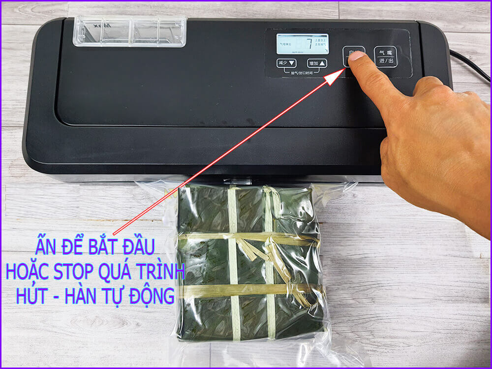thuc-hien-hut-chan-khong-va-han-mieng-tui
