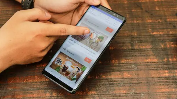 Đập hộp Galaxy Note 8 chính hãng đầu tiên tại Việt Nam