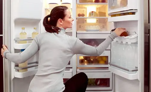 Có nên rút nguồn điện tủ lạnh khi ngưng sử dụng một thời gian?