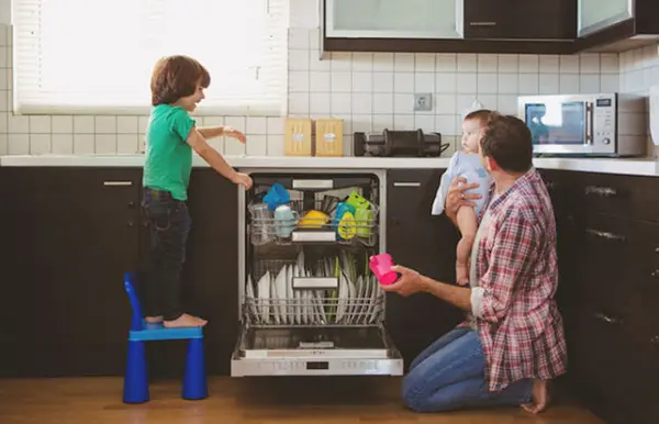 Làm sao để chọn mua được máy rửa chén tốt nhất dành cho gia đình có từ 3 đến 5 thành viên?