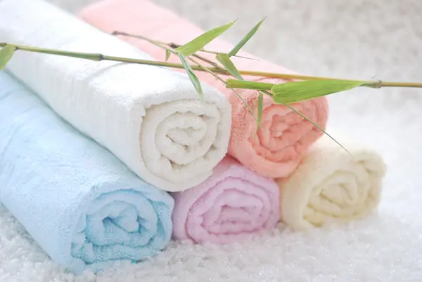 Làm sạch khăn tắm bốc mùi sau mỗi lần sử dụng bằng máy giặt