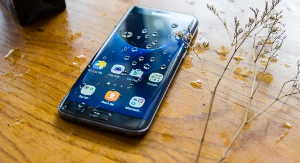 Top 3 điện thoại Samsung chống nước tốt nhất năm