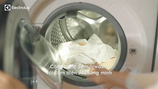 Máy giặt Electrolux ứng dụng cảm biến AI thông minh