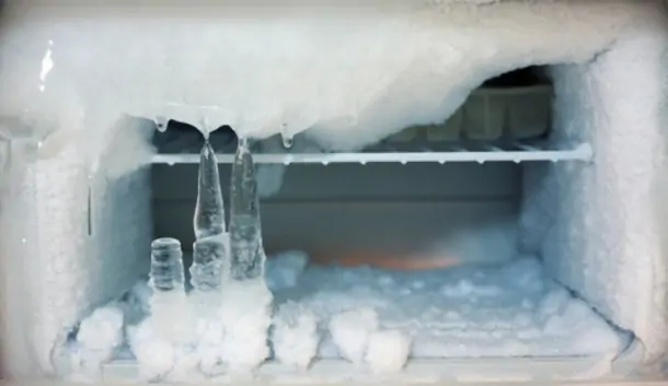 Cách rã đông tủ lạnh mini bị đông đá dày cục