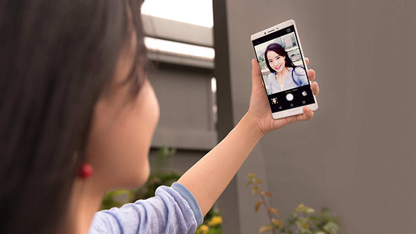 5 smartphone chụp ảnh selfie đẹp dưới 8 triệu đồng mà các chị em không nên bỏ qua