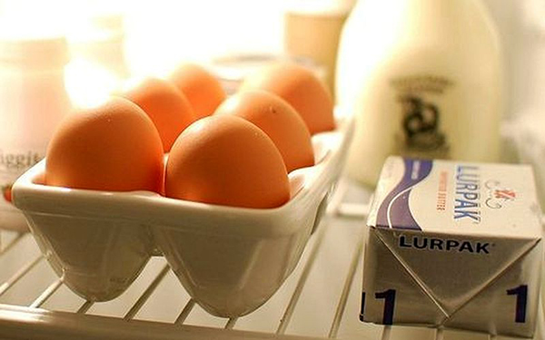 Bảo quản trứng trong ngăn chính của tủ lạnh.