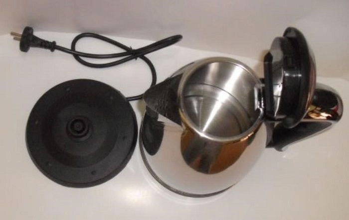 Ấm siêu tốc bị sét có nên dùng tiếp không là vấn đề nhiều người dùng quan tâm