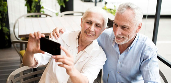 Bí kíp lựa chọn điện thoại phù hợp cho những người lớn tuổi