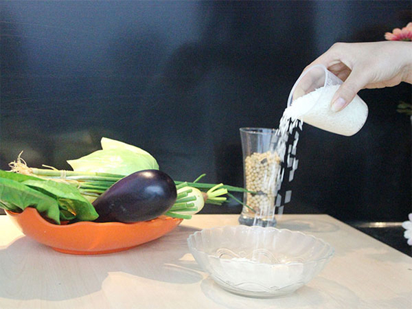 Cách sử dụng cốc đong gạo chính xác dễ dàng