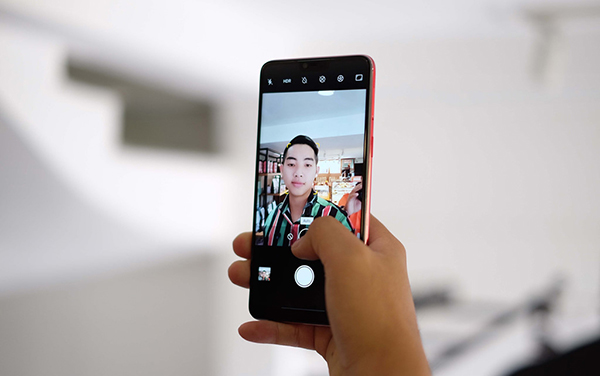 Trên tay và đánh giá chi tiết Oppo F7: Thiết kế đẹp mắt, cấu hình mạnh mẽ, camera selfie ấn tượng