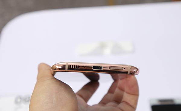 Đánh giá Samsung Galaxy A80: Camera “thụt thò” độc đáo, RAM 8GB, giá bán từ 14,99 triệu đồng 