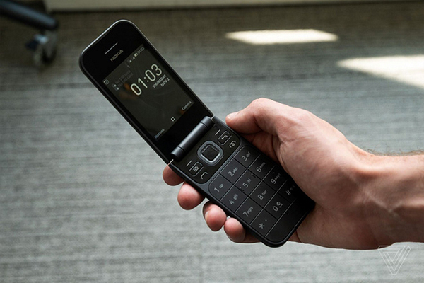 "Huyền thoại" Nokia 2720 Flip: Sự hiện đại và sang trọng trong thân hình của một chiếc điện thoại cổ điển