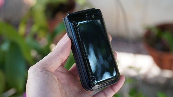 "Huyền thoại" Nokia 2720 Flip: Sự hiện đại và sang trọng trong thân hình của một chiếc điện thoại cổ điển