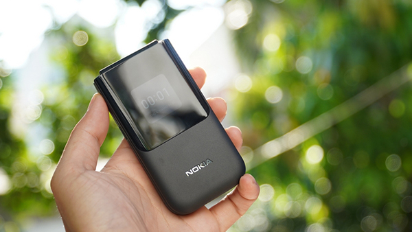 "Huyền thoại" Nokia 2720 Flip: Sự hiện đại và sang trọng trong thân hình của một chiếc điện thoại cổ điển
