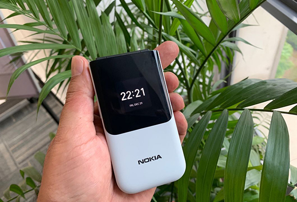 "Huyền thoại" Nokia 2720 Flip: Sự hiện đại và sang trọng trong thân hình của một chiếc điện thoại cổ điển