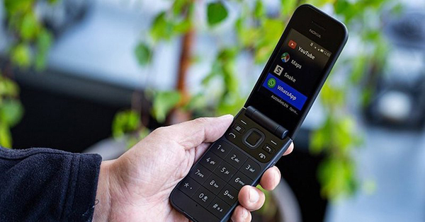 "Huyền thoại" Nokia 2720 Flip: Sự hiện đại và sang trọng trong thân hình của một chiếc điện thoại cổ điển