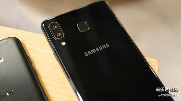 Samsung Galaxy A9 Star được bán chính thức ở Việt Nam với tên gọi Galaxy A8 Star