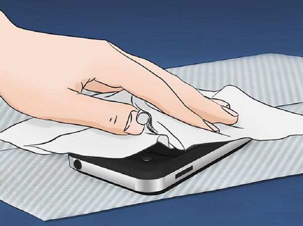 Xử lý như thế nào khi điện thoại của bạn rơi vào nước?