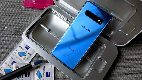 Khách hàng sở hữu điện thoại Samsung được khử trùng miễn phí