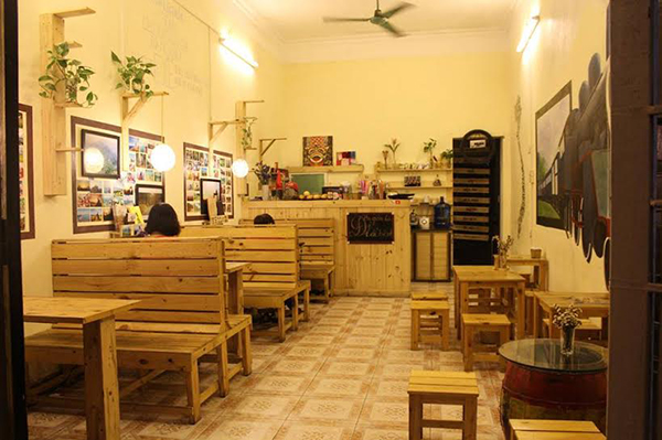Lựa chọn một sản phẩm máy pha cà phê sao cho ưng ý, phù hợp với nhu cầu sử dụng cho quán café giữa một rừng các thương hiệu khác nhau, đa dạng về chủng loại, xuất xứ, là việc không hề đơn giản, đặc biệt đối với người lần đầu kinh doanh cafe.
