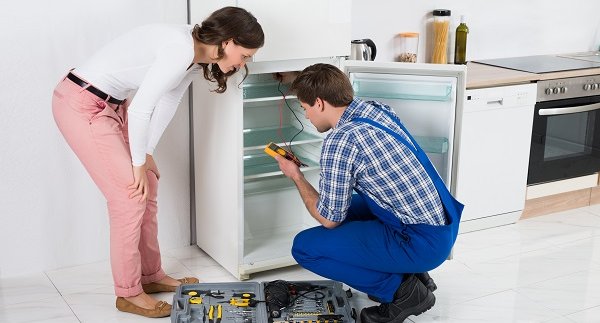 Tủ lạnh bị nứt vỡ cần được bảo dưỡng để tránh những nguy hiểm khôn lường
