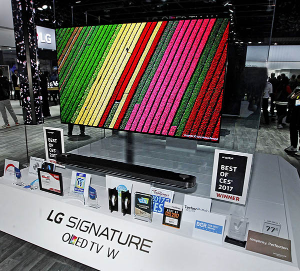 Sự khác biệt giữa Tivi Samsung QLED, LG OLED & Sony OLED
