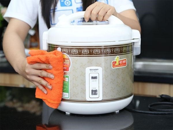 clean burnt rice cooker