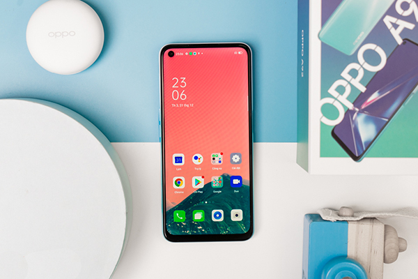 OPPO A92 thay đổi tầm trung với thiết kế đẹp mắt, camera đột phá và hiệu năng mạnh mẽ. Chuyển động mới của OPPO thật đáng để chúng ta tìm hiểu thêm. Xem hình ảnh liên quan để đắm chìm trong thiết kế tuyệt vời của OPPO A92!