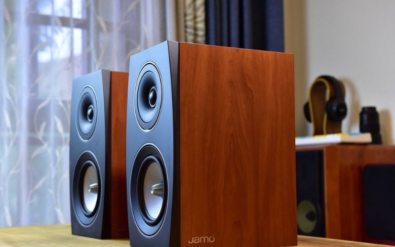 Màu sắc kết hợp một cách hoàn hảo của bộ Loa Jamo C93 II